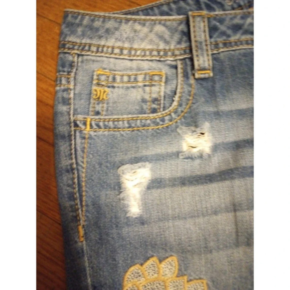 Miss Me Boyfriend Ankle Jeans Mid-rise Womens 26 Floral Embroidered New - Picture 7 of 9